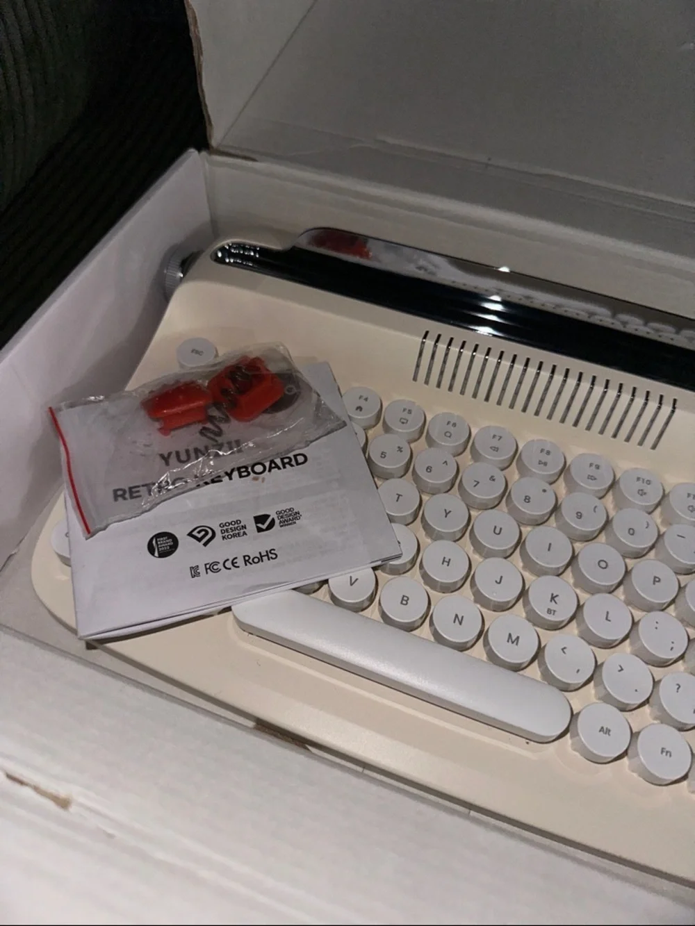 YUNZII & actto Retro Typewriter Keyboard - White